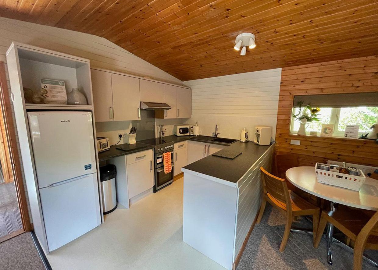Ivyleaf Combe Lodges Stratton  Buitenkant foto
