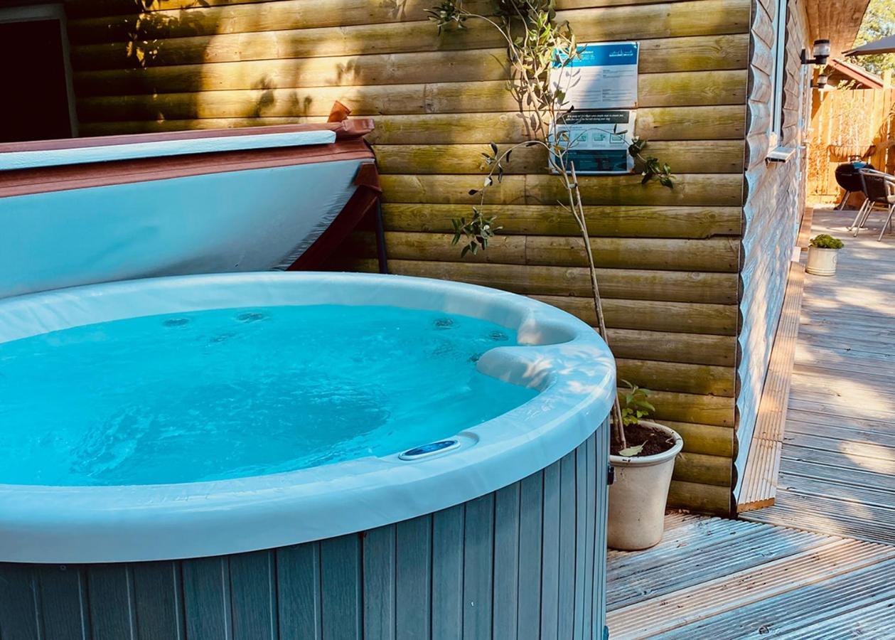 Ivyleaf Combe Lodges Stratton  Buitenkant foto