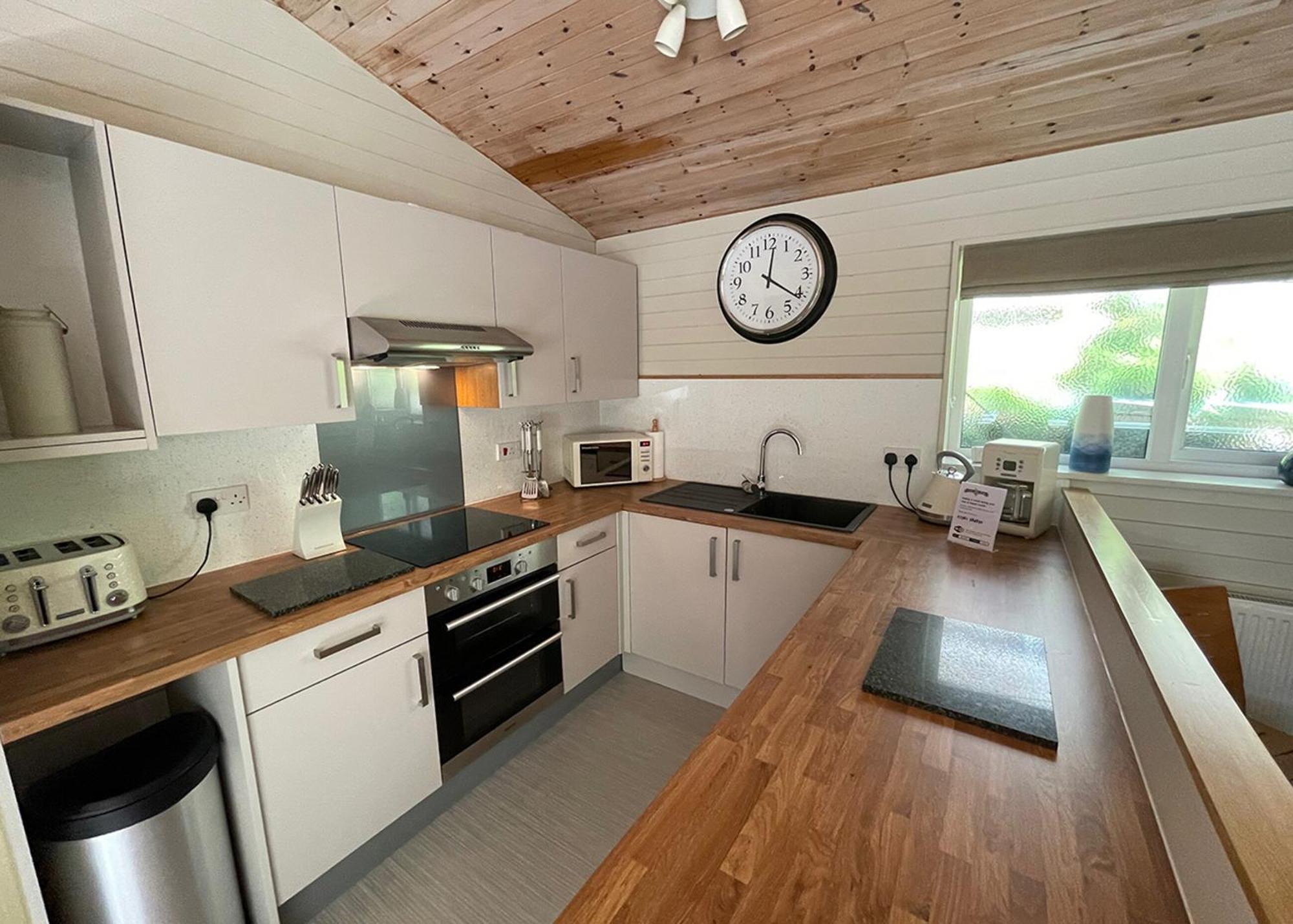 Ivyleaf Combe Lodges Stratton  Buitenkant foto